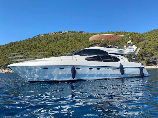 New luxury yacht available in Hvar - Azimut 52